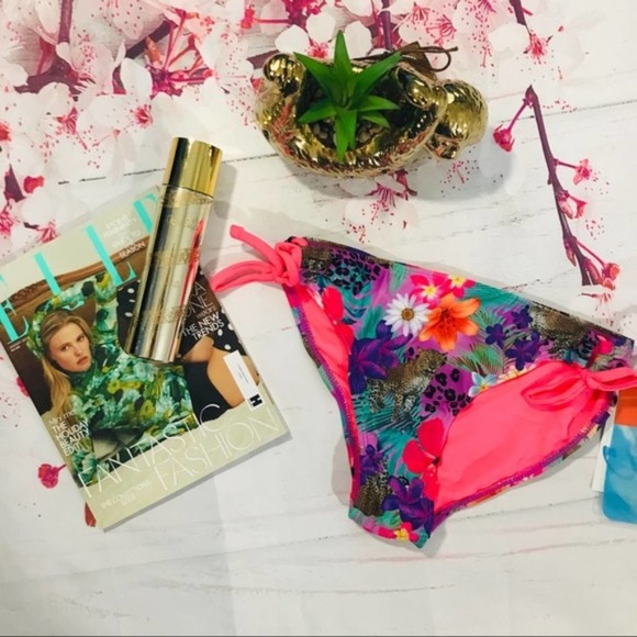 California Waves – NWT Floral Bikini Bottom - Picture 1 of 5